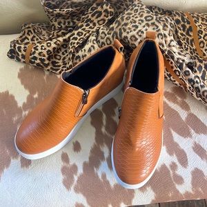 Tinstree, like new, wedge , short ankle boots. Faux animal print.